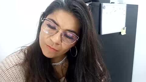 Snapshot of luna_dumont chatting on 09.10.25 luna online show from 09.10.25