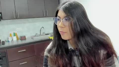 Snapshot of luna_dumont chatting on 09.12.25 luna online show from 09.12.25