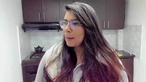 Snapshot of luna_dumont chatting on 09.16.25 luna online show from 09.16.25