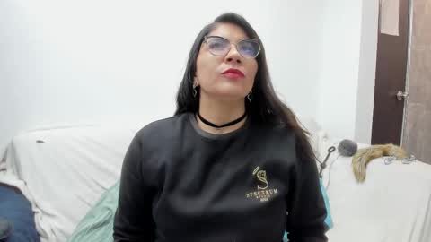 Snapshot of luna_dumont chatting on 09.20.25 luna online show from 09.20.25