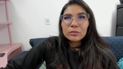 Snapshot of luna_dumont chatting on 09.21.25 luna online show from 09.21.25