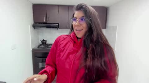 Snapshot of luna_dumont chatting on 09.30.25 luna online show from 09.30.25