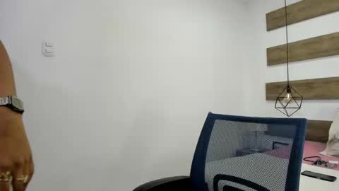 Snapshot of luna_dumont chatting on 10.06.25 luna online show from 10.06.25