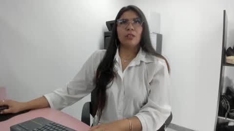 Snapshot of luna_dumont chatting on 10.13.25 luna online show from 10.13.25