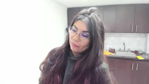 Snapshot of luna_dumont chatting on 10.14.25 luna online show from 10.14.25