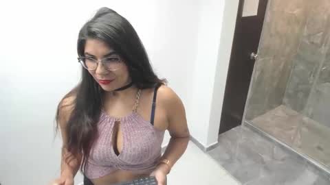 Snapshot of luna_dumont chatting on 10.17.25 luna online show from 10.17.25