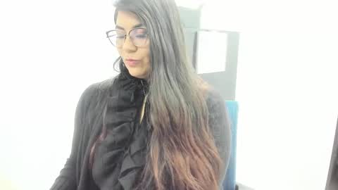 Snapshot of luna_dumont chatting on 10.20.25 luna online show from 10.20.25