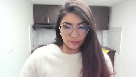 Snapshot of luna_dumont chatting on 10.21.25 luna online show from 10.21.25