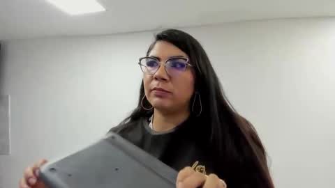 Snapshot of luna_dumont chatting on 10.26.25 luna online show from 10.26.25