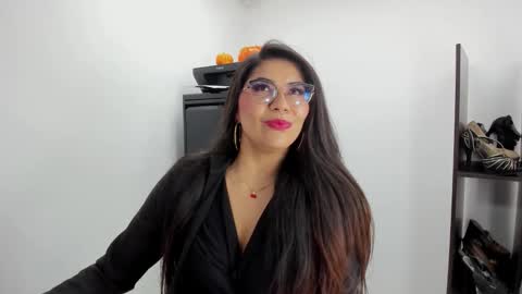 Snapshot of luna_dumont chatting on 11.10.25 luna online show from 11.10.25