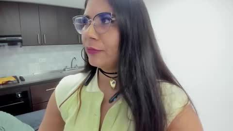 Snapshot of luna_dumont chatting on 11.13.25 luna online show from 11.13.25