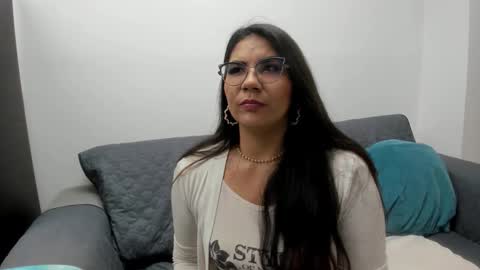 Snapshot of luna_dumont chatting on 11.21.25 luna online show from 11.21.25