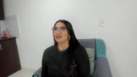 Snapshot of luna_dumont chatting on 11.29.25 luna online show from 11.29.25