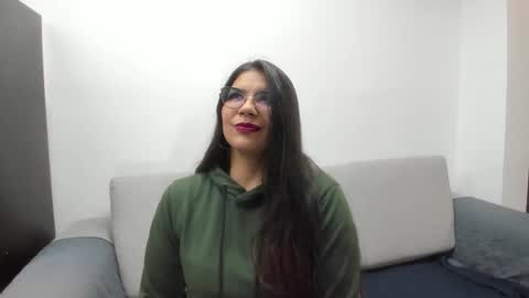 Snapshot of luna_dumont chatting on 12.04.25 luna online show from 12.04.25