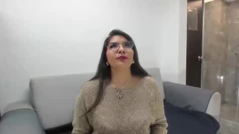 Snapshot of luna_dumont chatting on 12.05.25 luna online show from 12.05.25