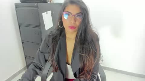 Snapshot of luna_dumont chatting on 06.22.26 luna online show from 06.22.26
