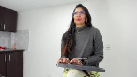 Snapshot of luna_dumont chatting on 07.11.26 luna online show from 07.11.26