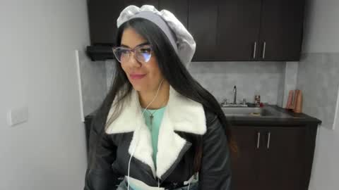 Snapshot of luna_dumont chatting on 07.28.26 luna online show from 07.28.26
