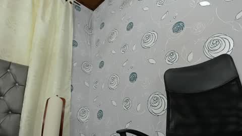 Snapshot of luna_evaa chatting on 02.22.25 Luna Eva online show from 02.22.25