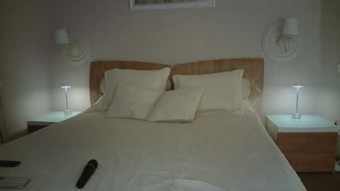 luna_hoti online show from 12.04.25