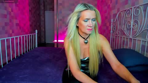 luna_lew1s online show from 01.17.25