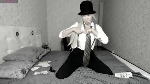 luna_lew1s online show from 02.27.25