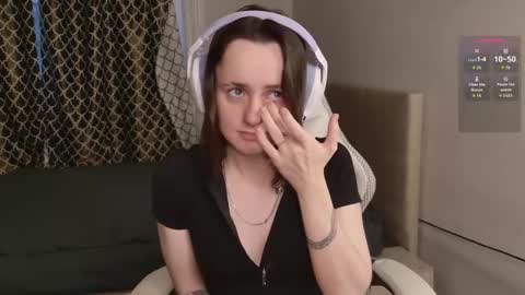 luna_loveeee online show from 10.19.25