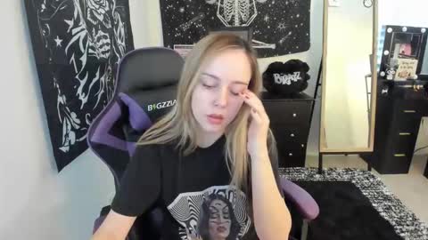 Luna online show from 12.18.25