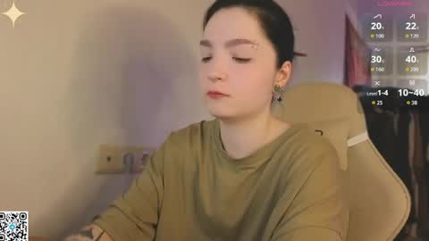 Snapshot of luna_moon13 chatting on 04.25.26 Luna online show from 04.25.26