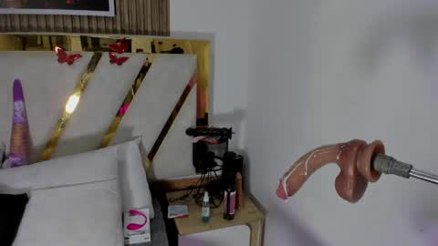 luna_naughty1 online show from 04.23.26