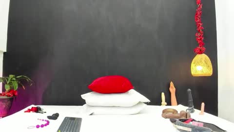 Snapshot of luna_smit_ chatting on 09.13.25 Luna online show from 09.13.25