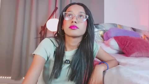 luna_valen online show from 11.21.25