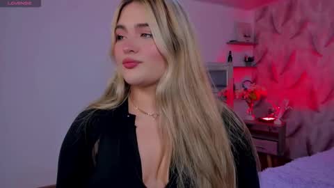 Snapshot of luna_volk chatting on 02.14.26 Luna online show from 02.14.26