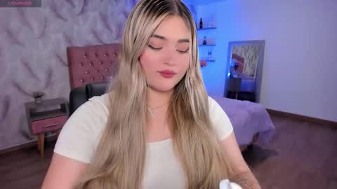 Snapshot of luna_volk chatting on 03.24.26 Luna online show from 03.24.26