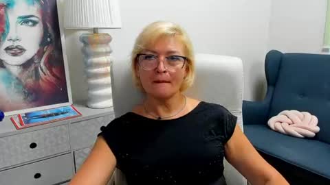 L u n a online show from 07.07.26