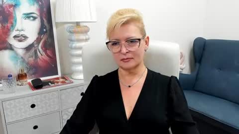 L u n a online show from 07.25.26