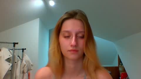 Snapshot of luna_xsensual chatting on 12.02.24 L U N A online show from 12.02.24