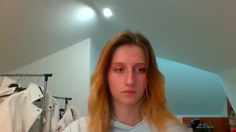 Snapshot of luna_xsensual chatting on 12.06.24 L U N A online show from 12.06.24