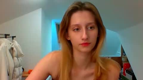 Snapshot of luna_xsensual chatting on 12.18.24 L U N A online show from 12.18.24