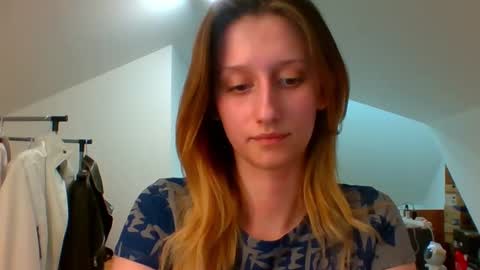 Snapshot of luna_xsensual chatting on 02.12.25 L U N A online show from 02.12.25