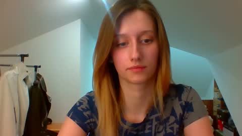 Snapshot of luna_xsensual chatting on 02.17.25 L U N A online show from 02.17.25