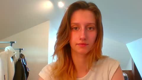 Snapshot of luna_xsensual chatting on 02.21.25 L U N A online show from 02.21.25