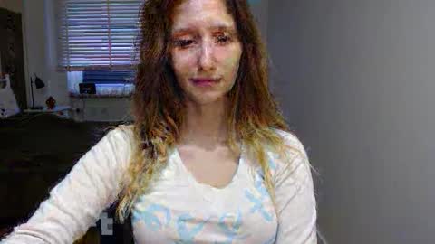 Snapshot of luna_xsensual chatting on 10.01.25 L U N A online show from 10.01.25