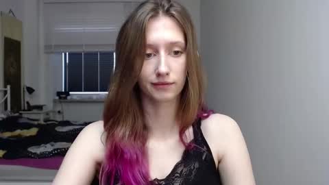 Snapshot of luna_xsensual chatting on 11.12.25 L U N A online show from 11.12.25