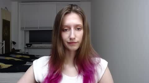 Snapshot of luna_xsensual chatting on 11.17.25 L U N A online show from 11.17.25