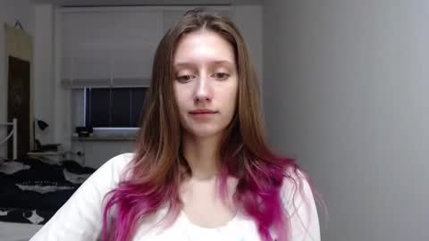 Snapshot of luna_xsensual chatting on 11.18.25 L U N A online show from 11.18.25