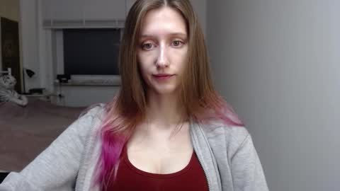 Snapshot of luna_xsensual chatting on 12.01.25 L U N A online show from 12.01.25