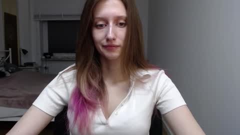 Snapshot of luna_xsensual chatting on 12.05.25 L U N A online show from 12.05.25