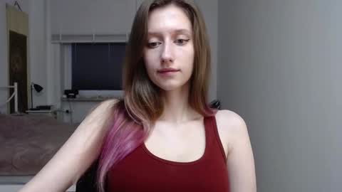 Snapshot of luna_xsensual chatting on 12.15.25 L U N A online show from 12.15.25