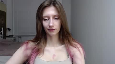 Snapshot of luna_xsensual chatting on 12.22.25 L U N A online show from 12.22.25